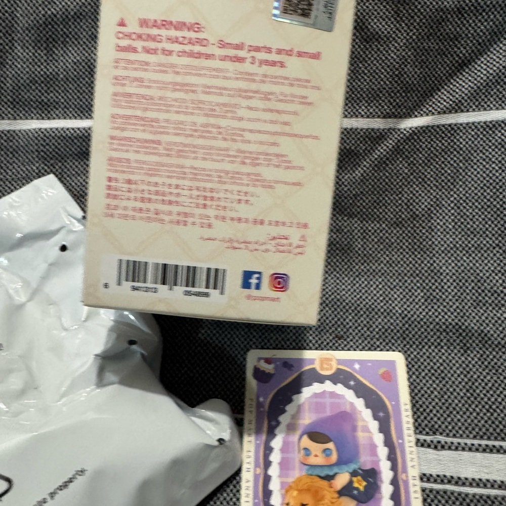 Pop Mart 15th Anniversary Collectible Box - Picture 5 of 5
